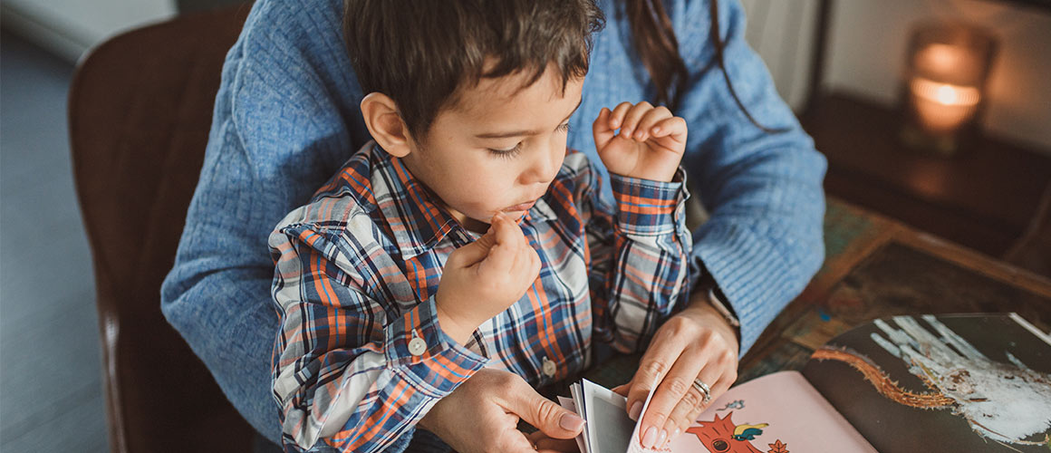 Blogbeitrag-Leseritual-Header Leserituale Header; Kind und Mama lesen
