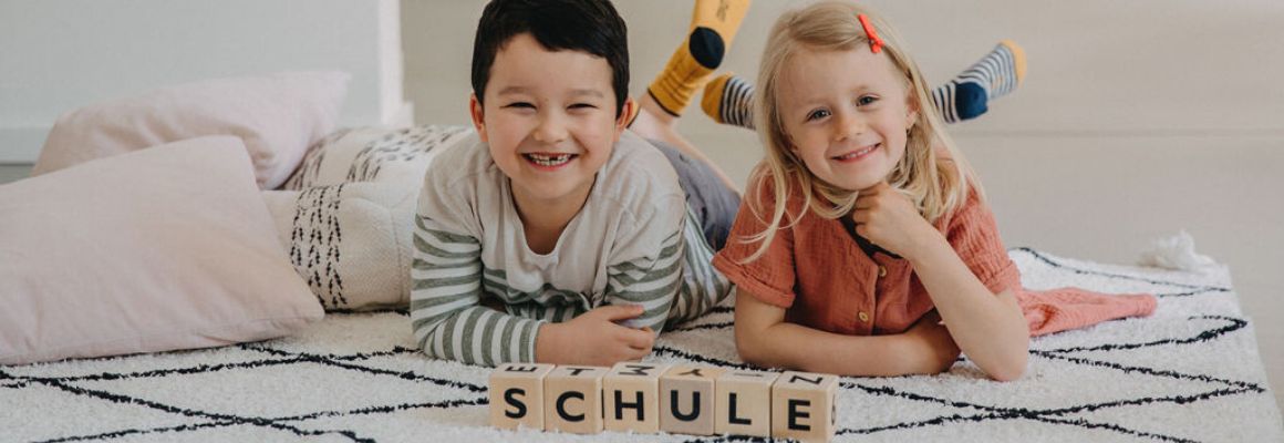 Kinder mit Bauklötzen Kinder mit Bauklötzen