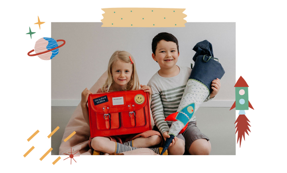 Junge und Mädchen mit Lesebox und Schultüte